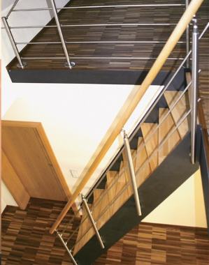 Raumspartreppe Stahlwange