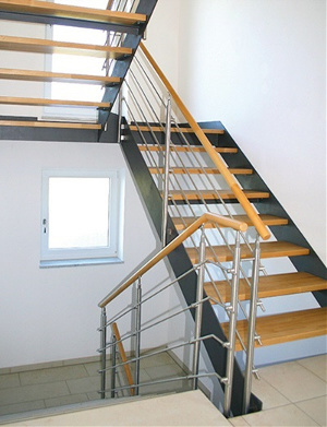 Stahlwange mit Edelstahl